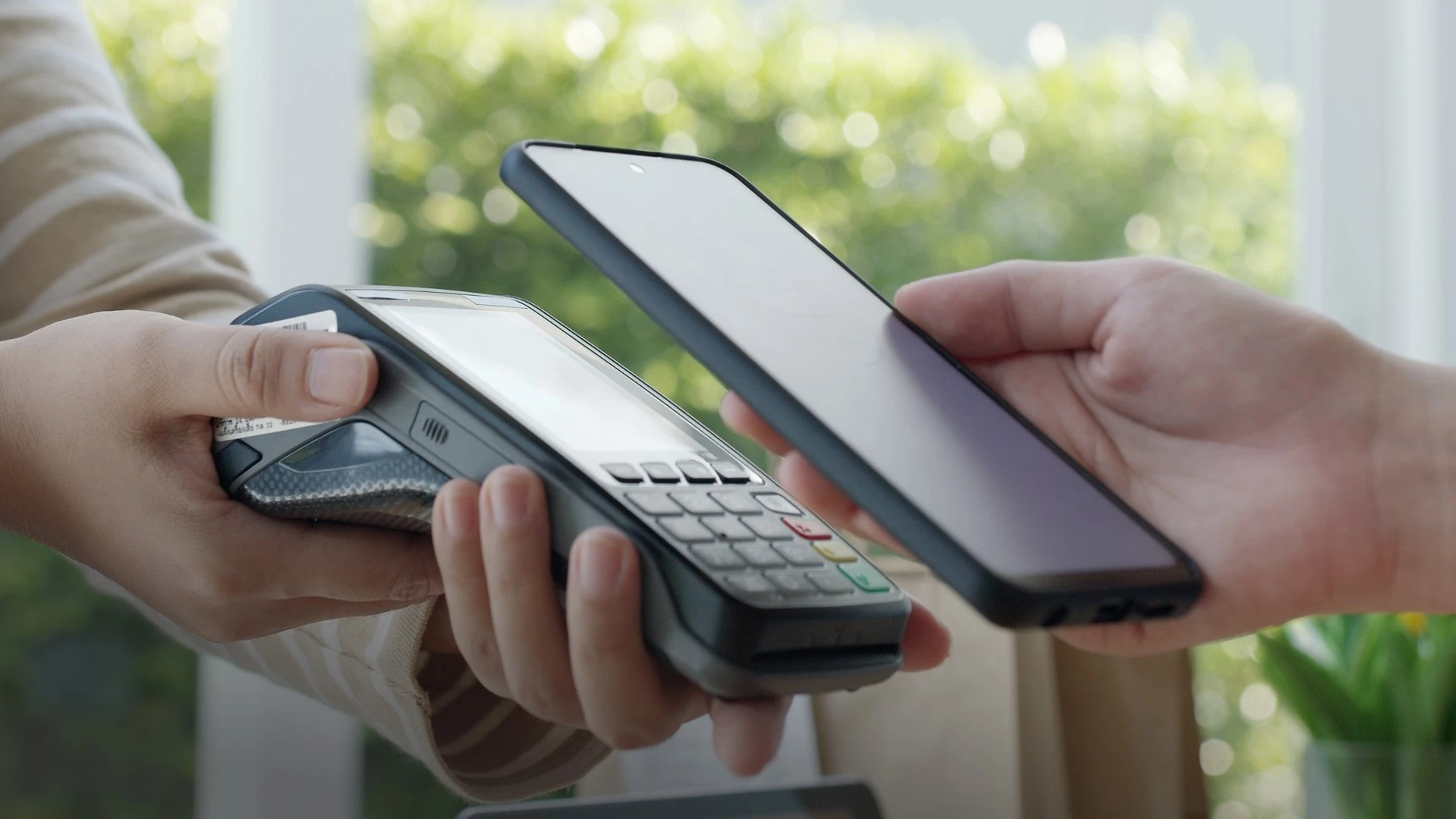 как платить по QR-коду